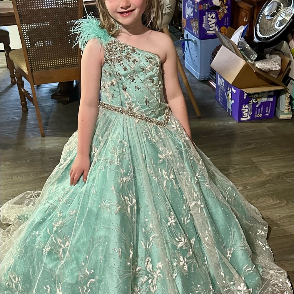 Size 4 Johnathan kayne formal